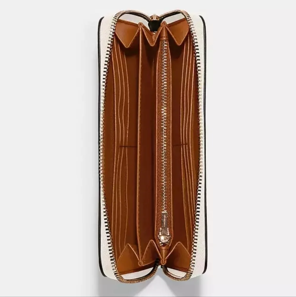 NWT. Coach Long Zip Around Wristlet Wallet.